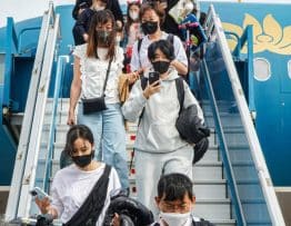Politique a gauche Le Vietnam envisage dattirer les touristes chinois